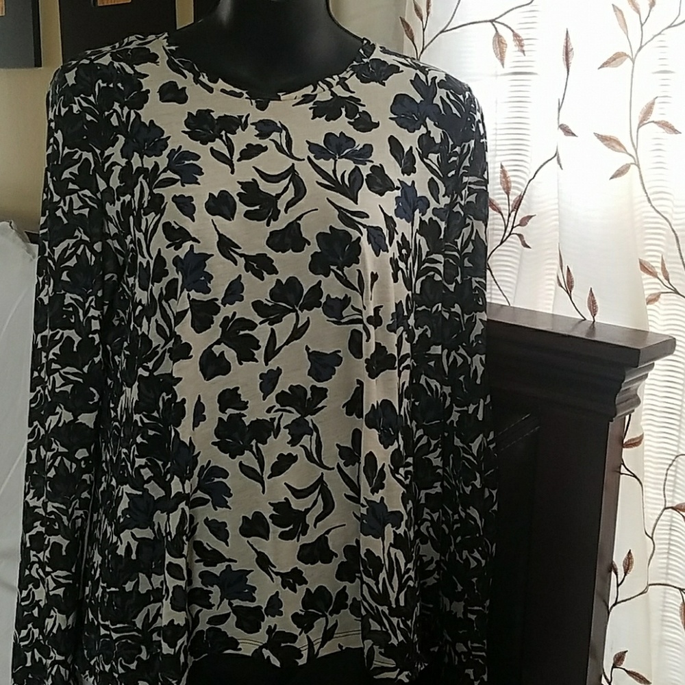 Tory Burch Beautiful flower top/blouse.